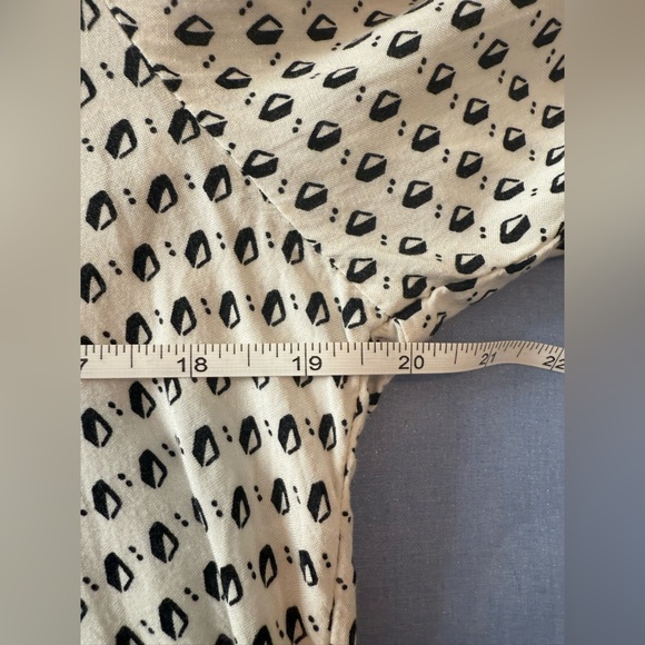 H&M White and Black Patterned Midi Dress - Picture 5 of 9